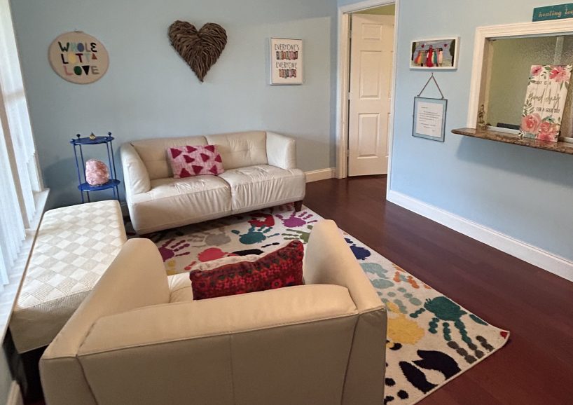 A living room with two couches and a rug.